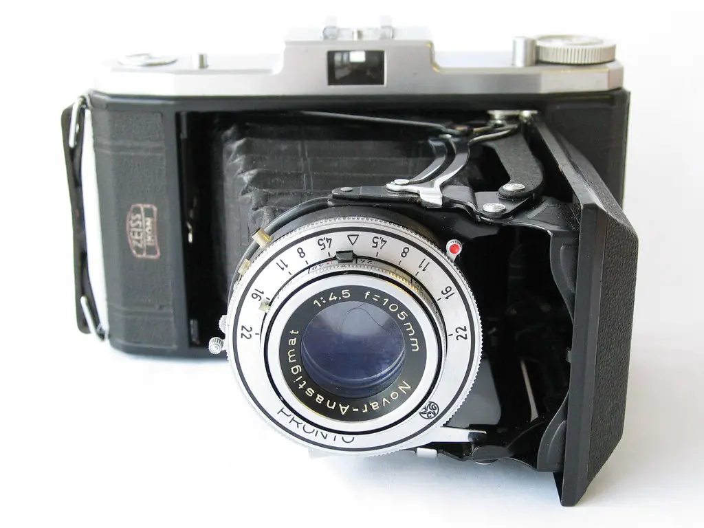 ...and 'Z' is for Zeiss Ikon Nettar 517/2 Medium Format Camera (120 Film, 6x9, Zone Focus)